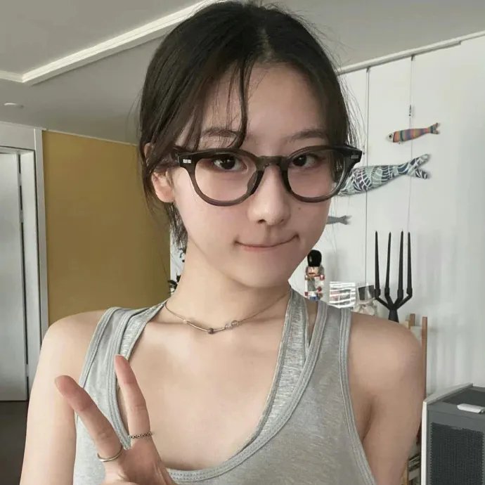 挎斗摩托车里的狗